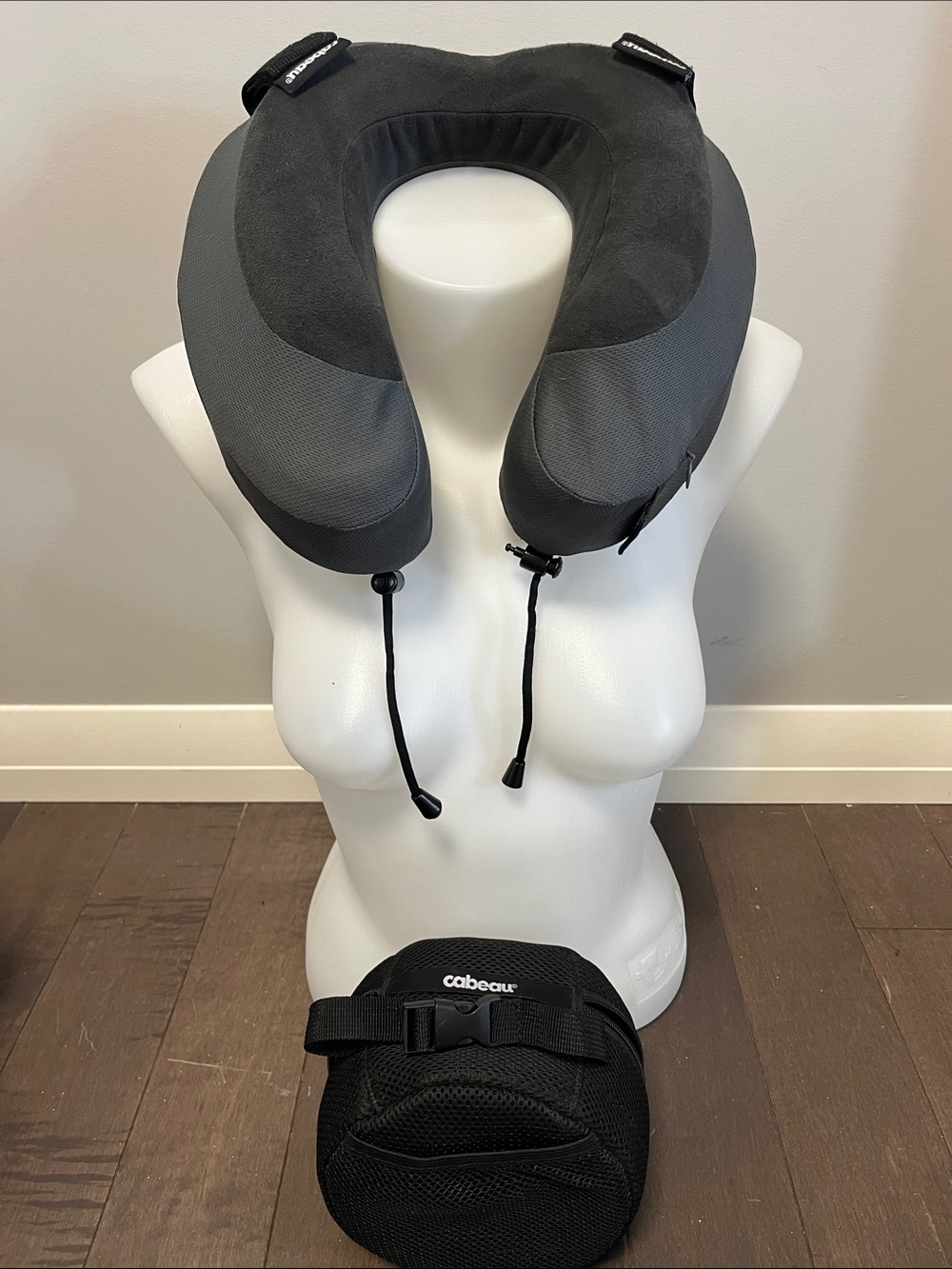 Cabeau Evolution 3S Travel Neck Pillow with Carry Case